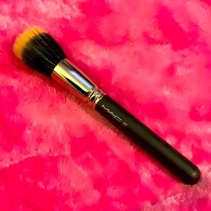 🇨🇦 Mac Foundation Makeup Brush